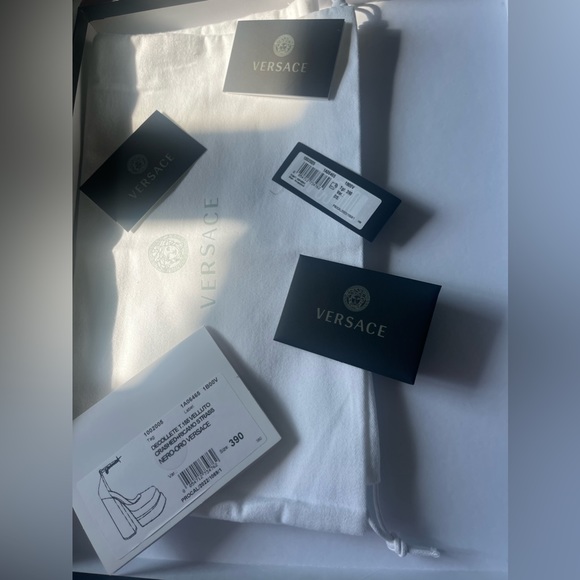 BNIB VERSACE PLATFORM PUMPS - Picture 4 of 8